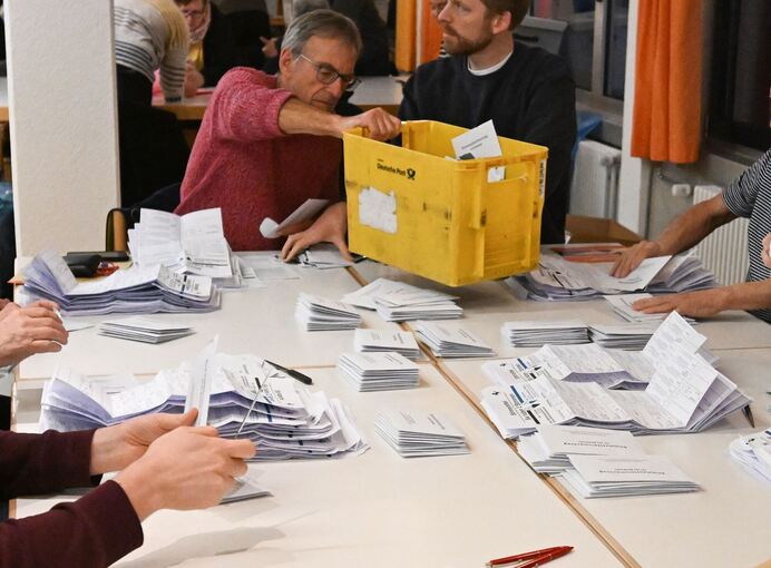 Bundestagswahl - Auszählung Briefwahl Bundestagswahl - Auszählung Briefwahl