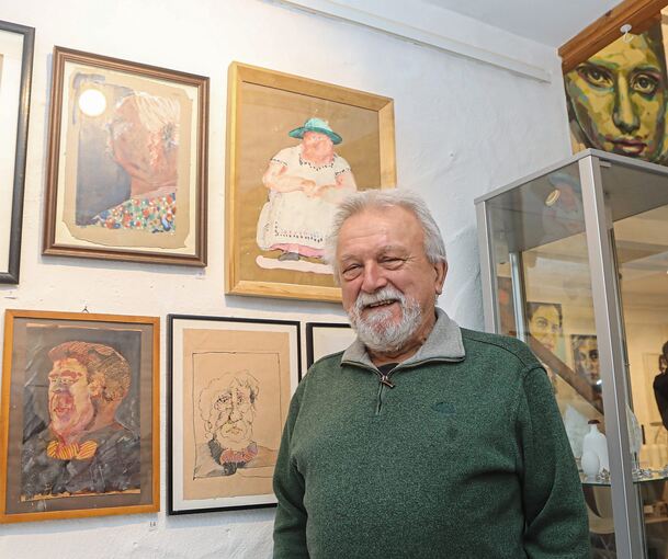 Seine Gesichter sind so vielfältig wie das zum Einsatz kommende Material: Der Ludwigsburger Roland Schmid.