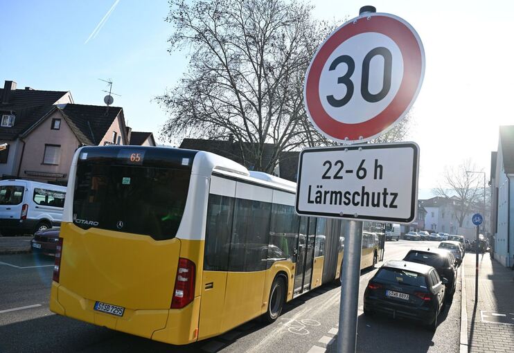 Bus in Tempo 30 Zone Bus in Tempo 30 Zone