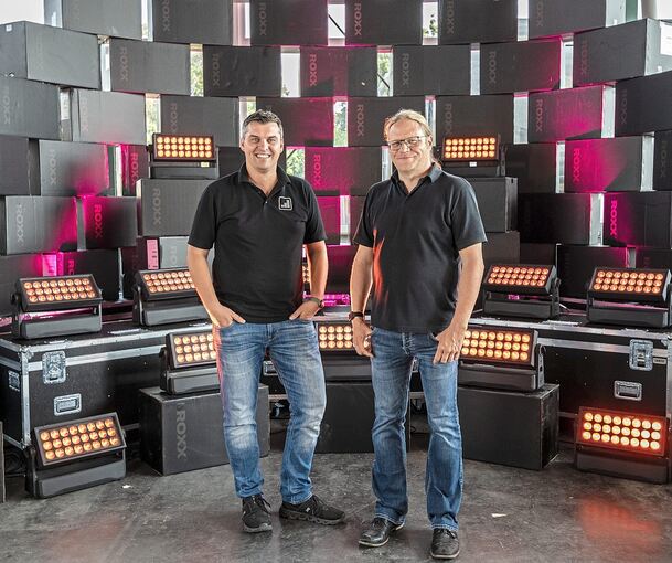 Experten in Sachen Licht und Sound: Lautmacher-Chef Michael Schopf (rechts) und Betriebsleiter Daniel Wöber, der vor vielen Jahren als Azubi bei Schopf angefangen hat.