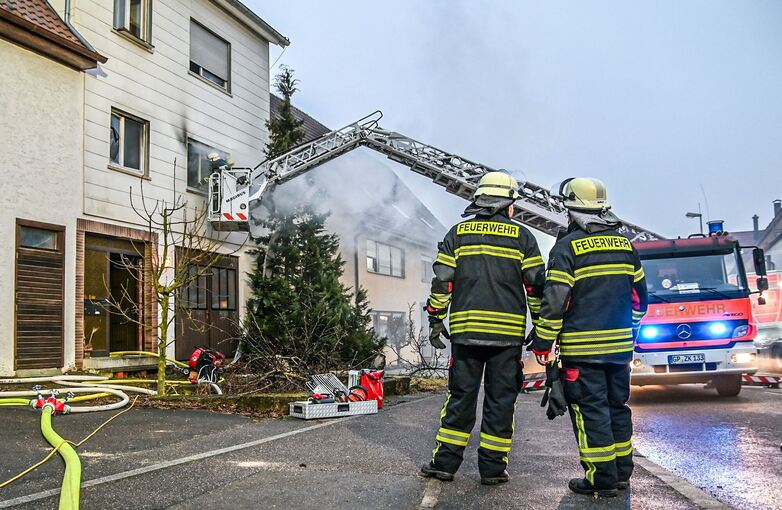 Toter nach Brand in Einfamilienhaus - Brandursache unklar