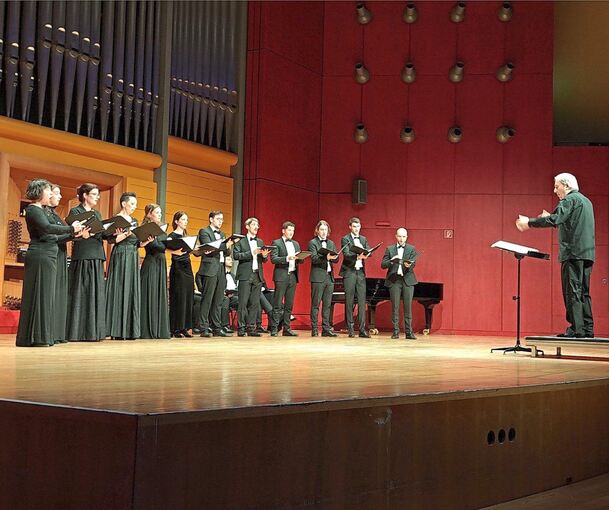 Dunkle Sphäre, unheimlichen Resonanzen: Frieder Bernius und der Kammerchor Stuttgart.