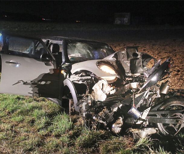 Ein schreckliches Bild bot sich den Einsatzkräften am Unfallort.