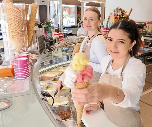 Blick hinter die Theke im Eiscafé Olivier an der Wilhelmstraße.