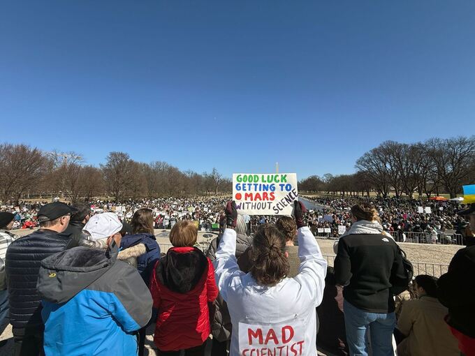 Wissenschaftler demonstrieren gegen Regierungspolitik