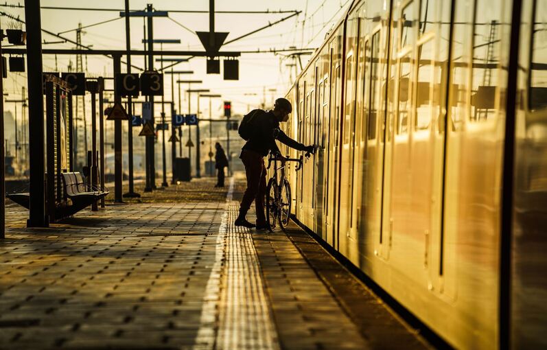 Hauptbahnhof Wiesbaden wieder am Schienennetz