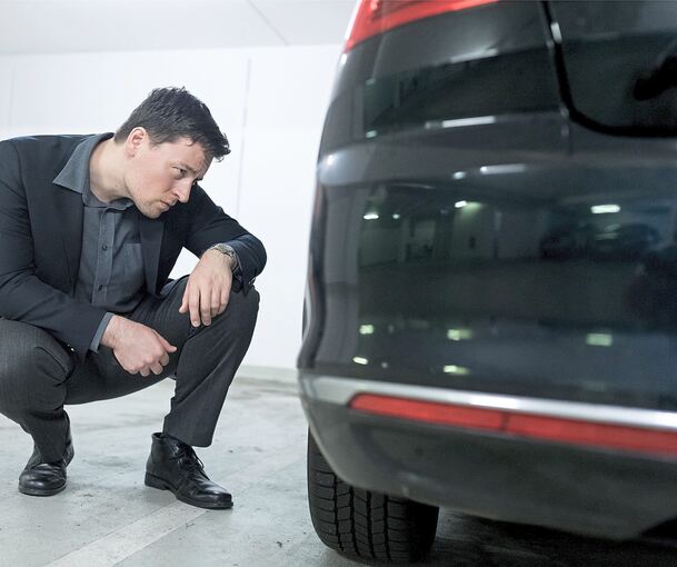 Böse Überraschung: Wenn das Auto beschädigt wurde, vom Verursacher aber jede Spur fehlt, ist der Ärger groß (Symbolfoto).