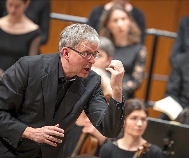 Energisch: Hans-Christoph Rademann am Pult der Gaechinger Cantorey.