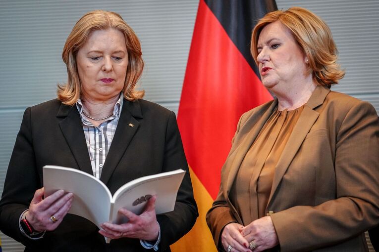 Übergabe des Jahresberichts 2024 der Wehrbeauftragten