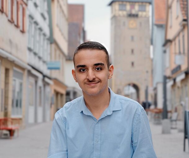 „Durch mich bekommen die Mitglieder eine andere Perspektive auf manches Thema“, sagt Aziz über sein Engagement. Unser Foto zeigt ihn in seiner Heimatstadt Marbach.