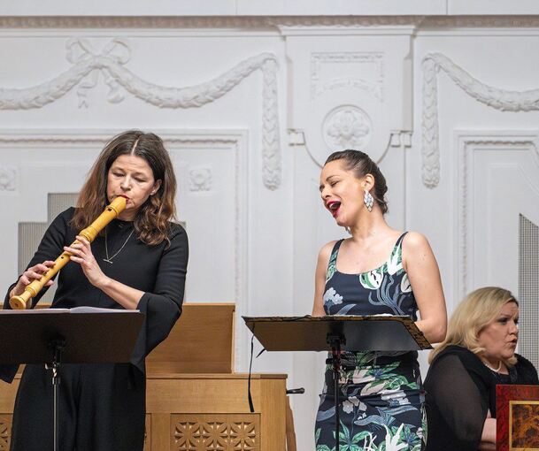 Unterhaltsame Unterschiede: Dorothee Oberlinger (links) und Anna Lucia Richter.