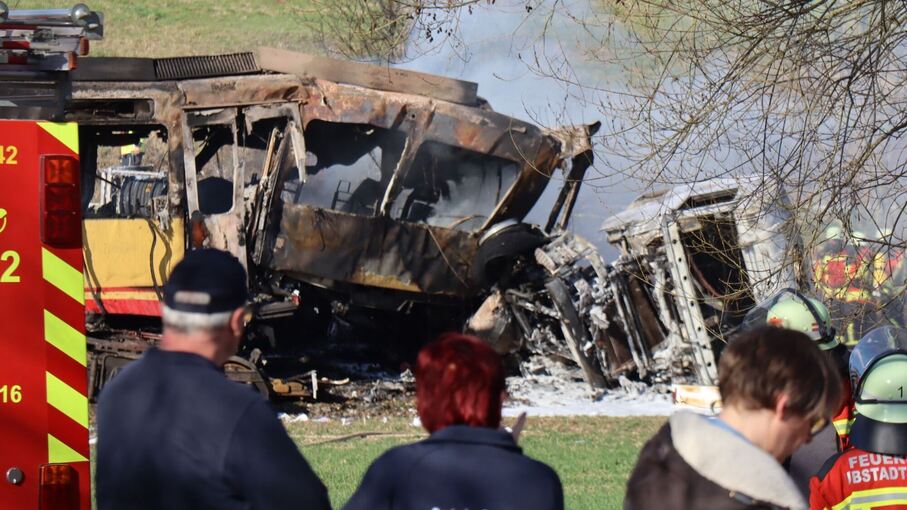 Unfall mit Tanklaster und Stadtbahn