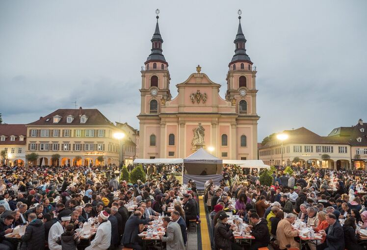 Zum Fastenbrechen auf dem Marktplatz werden mehr als 1.000 Gläubige erwartet.