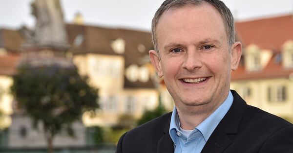 Business Column: Together Through the Crisis