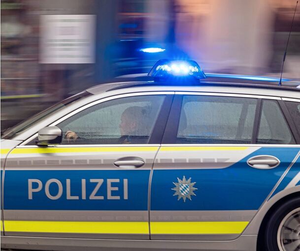 Die Polizei sucht Zeugen. Die Polizei sucht Zeugen.