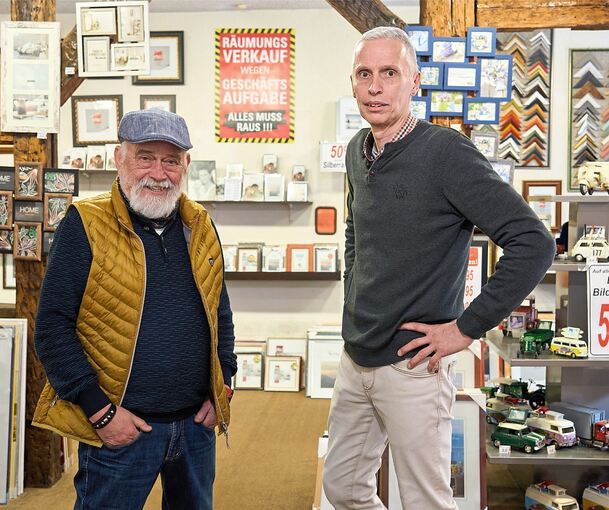 Siegfried Beran (links) und Bernd Bretzler geben die Fotoboutique Beran zum 12. April auf.