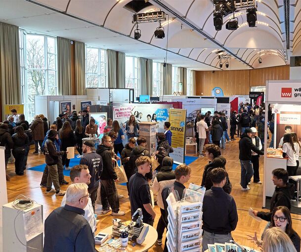 Blick auf den Messebetrieb im Forum.