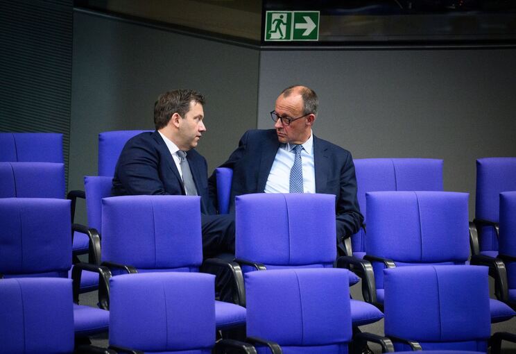 SPD-Fraktionschef Klingbeil und Unionsfraktionschef Merz