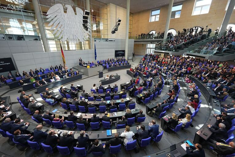 Bundestag - Sondersitzung zur Grundgesetzänderung