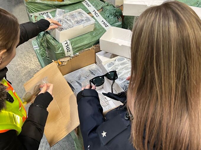 Der Zoll beschlagnahmt Tausende Sonnebrillen