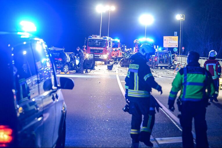 Drei Schwerverletzte nach Frontalcrash bei Steinach