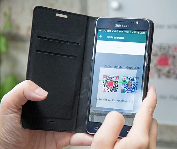QR-Codes auf dem Handy: Die Polizei warnt davor, diese unbedacht zu scannen.