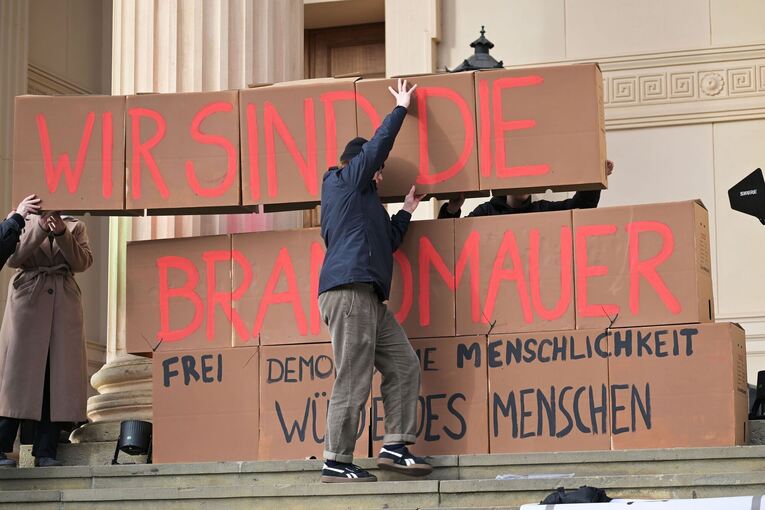 Brandmauer auf Demo