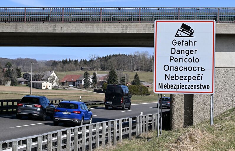 Vor der Sperrung der Autobahn 8 am Albabstieg