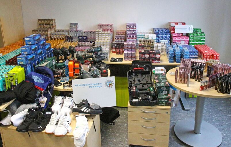 Polizei findet in Lagerräumen Beute aus Ladendiebstählen Polizei findet in Lagerräumen Beute aus Ladendiebstählen