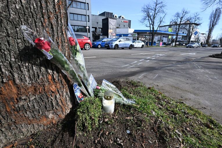 Unfallstelle eines mutmaßlichen Autorennens mit Todesopfern