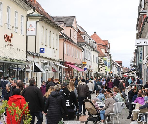 Trotz kühlerer Temperaturen waren die Cafés in der City gut besucht.
