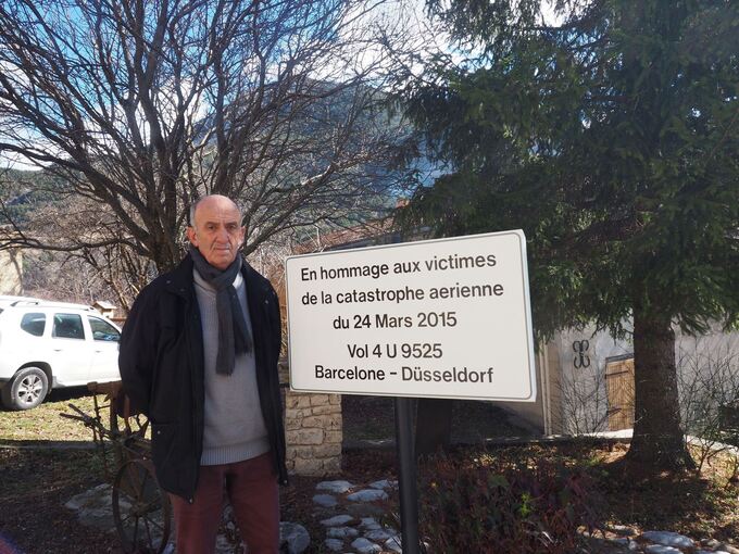 Schrecken von Germanwings-Absturz hält Frankreich in Bann