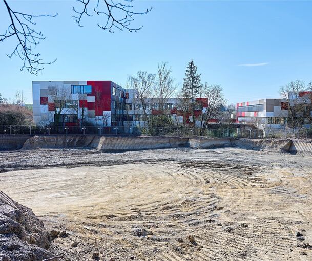 Baugrube am Benzberg: Hier sollen in den kommenden gut zwei Jahren die „Grüninger Höfe“ entstehen, ein Quartier mit 56 Wohneinheiten, das unter Alteingesessenen als Glaserareal firmiert.