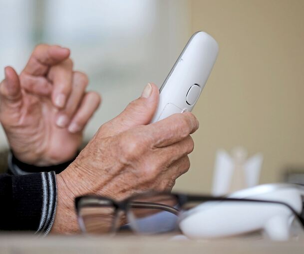 Die Betrüger haben sich per Telefon gemeldet.