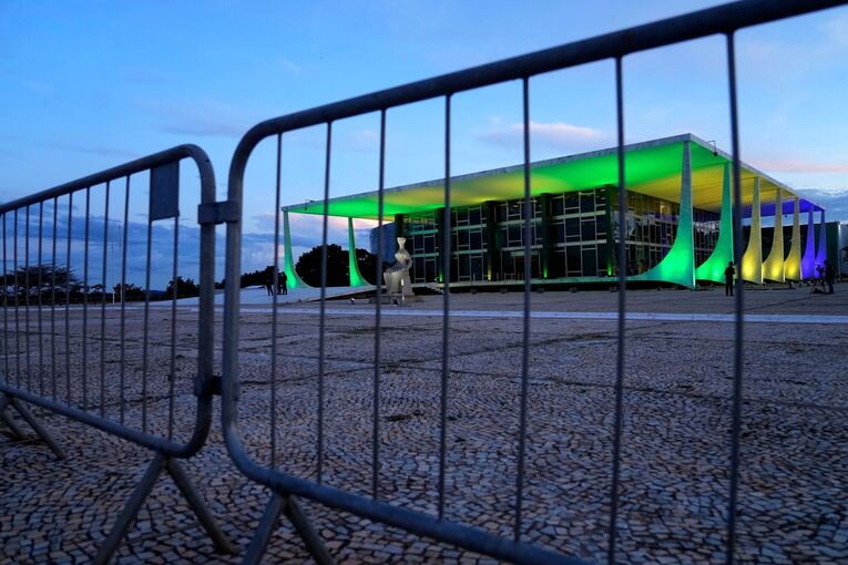 Oberster Gerichtshof lässt Anklage gegen Bolsonaro zu. Oberster Gerichtshof lässt Anklage gegen Bolsonaro zu.