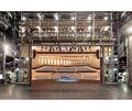Seltener Einblick: Die Bühne im Theatersaal. Die extrem aufwendige Technik ist nur in Teilen zu sehen. Seltener Einblick: Die Bühne im Theatersaal. Die extrem aufwendige Technik ist nur in Teilen zu sehen.