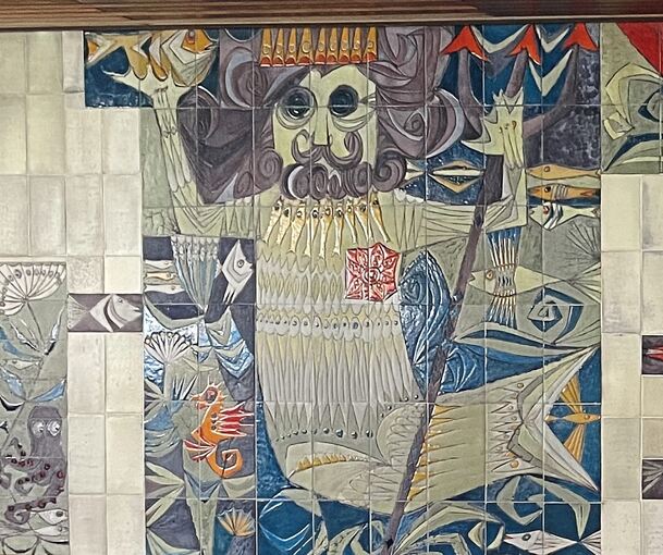 „Wassermann mit Raddampfer und Meerestieren“: eines von wenigen großformatigen Kunstwerken von Fred Stelzig im öffentlichen Bäderbau. Die Stadt Asperg will das Mosaik bewahren.