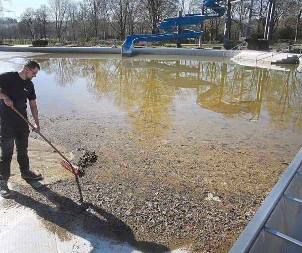 Während im Freibad der Frühjahrsputz weitergeht, tat sich der Gemeinderat schwer für die Badesaison 2025 neue Preise festzulegen.