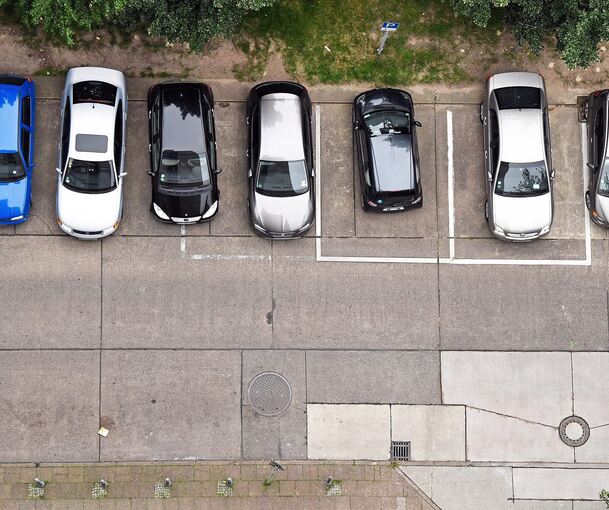 Wie viel soll es kosten, sich von der Stellplatzpflicht freizukaufen? Das haben die Stadträte diskutiert.