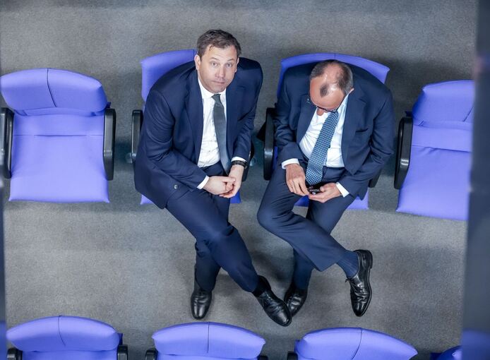 Bundestag - Sondersitzung zur Grundgesetzänderung