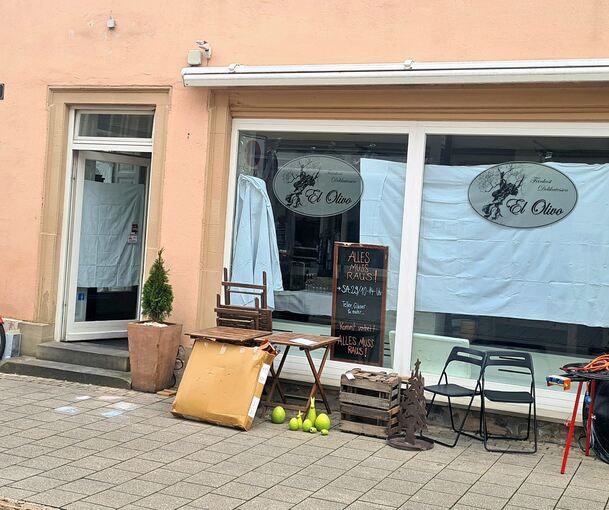 „Alles muss raus“: Am vergangenen Samstag war noch einmal Ausverkauf im ehemaligen El Olivo, jetzt startet die Renovierung. Im Mai soll die Bistro-Bar in der Eberhardstraße eröffnen.