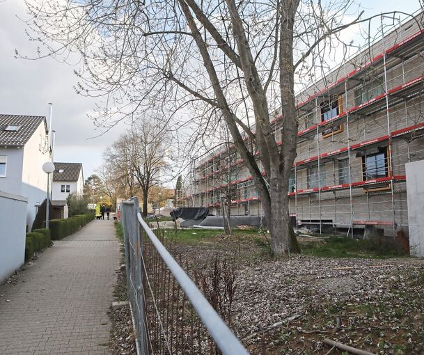 Bei der neuen Grundschule soll es auch ein öffentliches Kleinspielfeld geben. Es muss aber jetzt mit einer massiven Wand zur Nachbarschaft hin versehen werden.