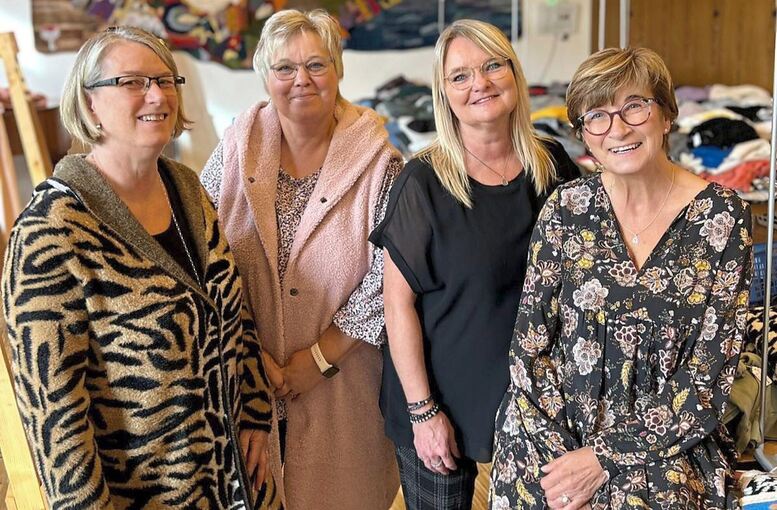 Das Leitungsteam des Hochberger Frauenkleidermarkts ist ein letztes Mal im Einsatz.