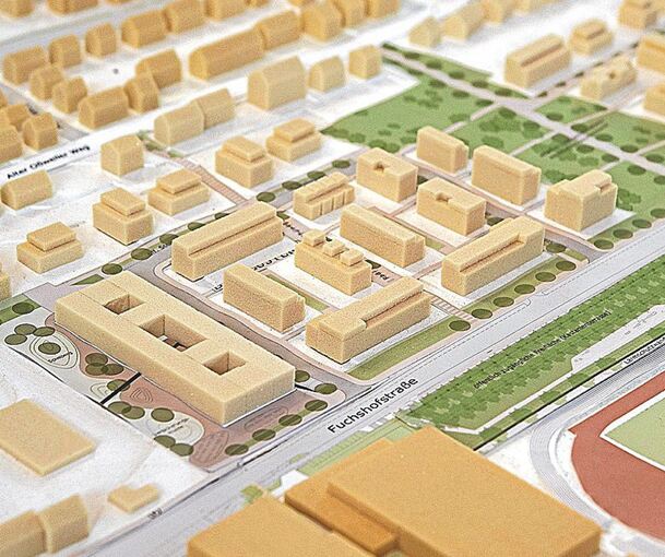Der Blick auf das Modell zeigt das erste Baufeld an der Fuchshofstraße (Bildmitte). Unten sind die Eishalle und ein Teil des Jahnstadions zu erkennen. Links in der Bildmitte die neue Grundschule.