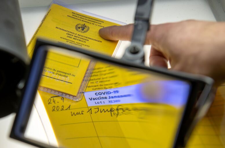 Impfbetrug - Sichergestellte Impfpässe