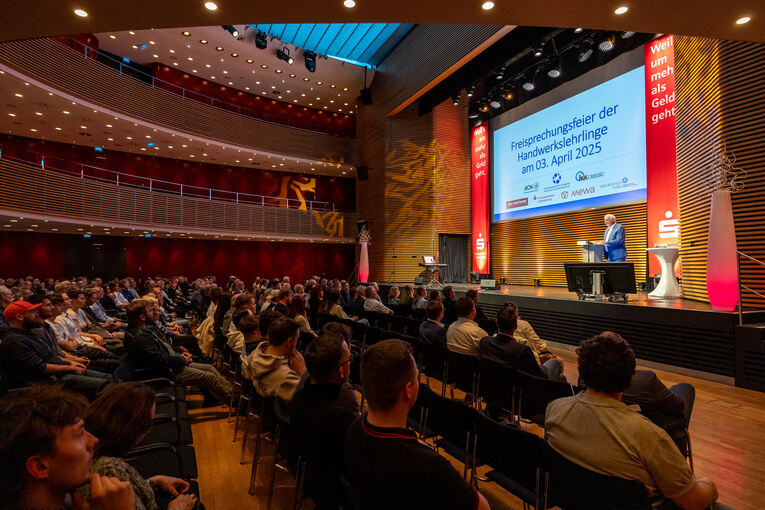 Volles Haus: Blick in den Louis-Bührer-Saal der Kreissparkasse Ludwigsburg