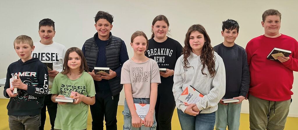 Sieger allemal: Neun Schülerinnen und Schüler von Förderschulen im Kreis treten beim Vorlesen gegeneinander an.