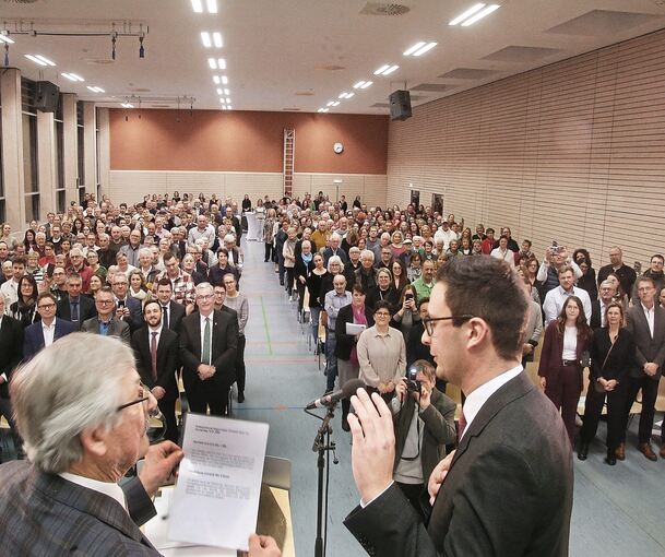 Wilhelm Weiss (links, bei der Amtseinsetzung von Bürgermeister Christoph Herre) bleibt Walheimer Gemeinderat, gibt sein Amt als Stellvertreter des Verwaltungschefs allerdings auf.
