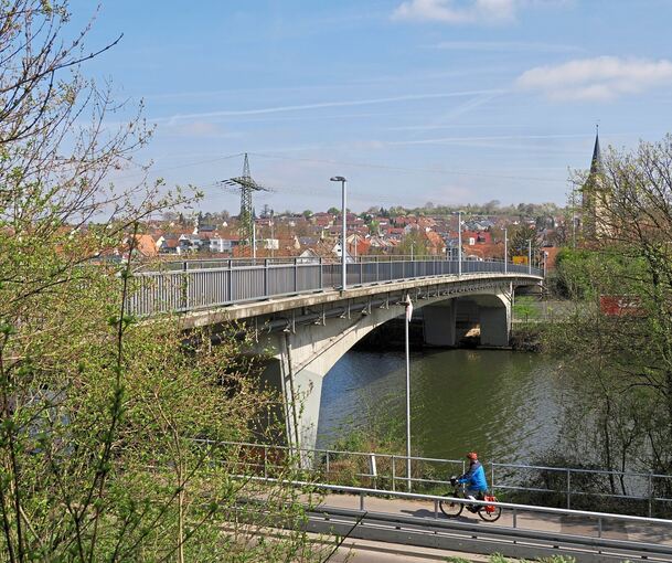 Die Neckarbrücke in Neckarweihingen muss saniert werden.