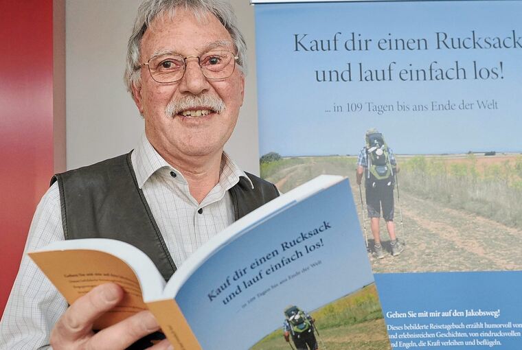 „Kurz nach Erdmannhausen zwickte schon der Oberschenkel“: Bernd Hammer beweist bei der Lesung viel Selbstironie.